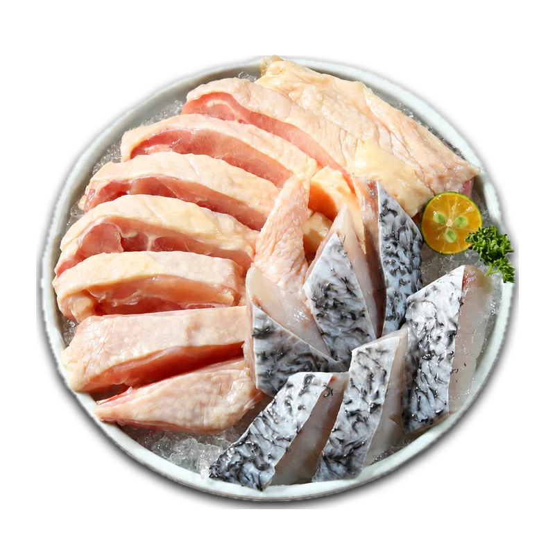 帶皮雞腿肉與魚片、柑橘及香草組成的海陸雙拼